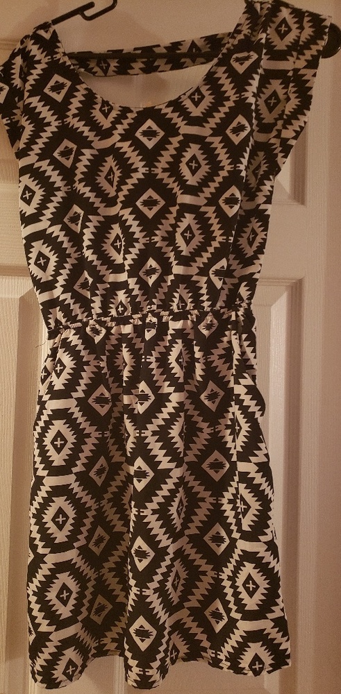 Black/white dress